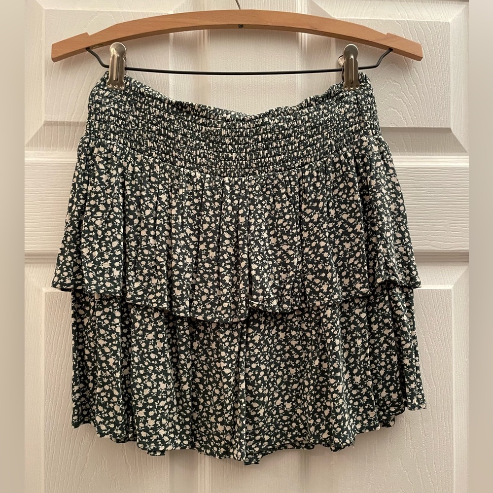 American Eagle Green Floral Tier Skirt
